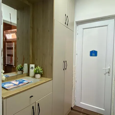 Avlija * Ribare